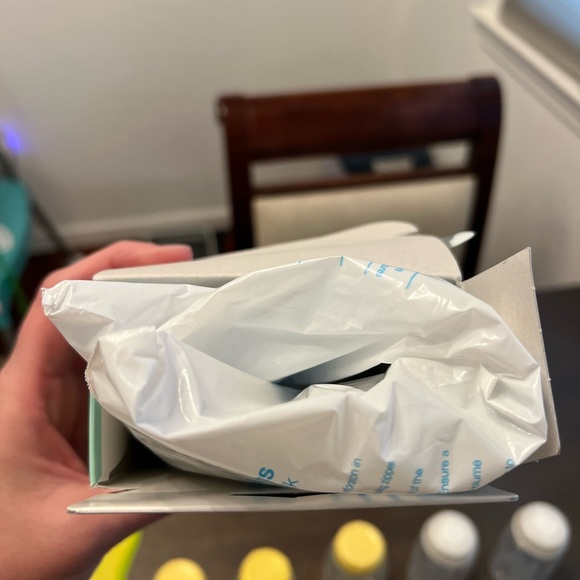 Plastic Milk Storage Bottles and Bags - Picture 8 of 9